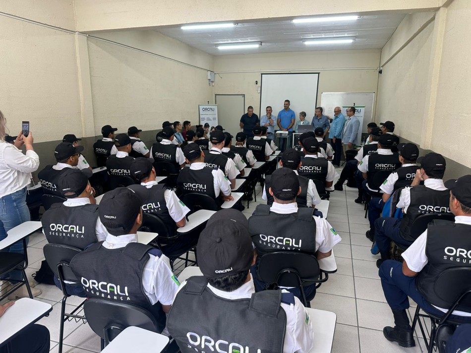 Vigilantes que atenderão unidades de educação de Blumenau recebem treinamento 