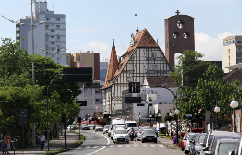 Saiba como fica o trânsito em Blumenau durante o feriado de Carnaval