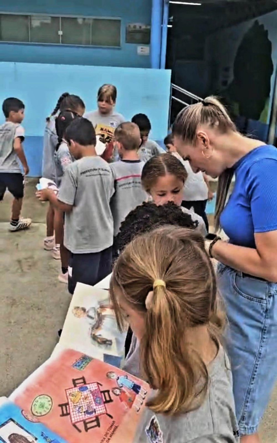 Biblioteca Ambulante empresta 395 livros na primeira semana de atividades do ano
