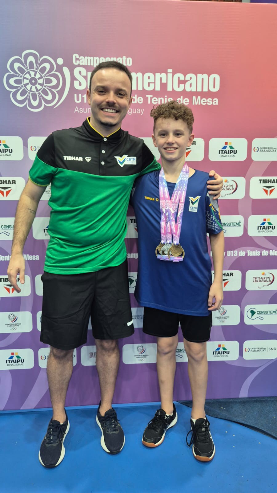 Atleta de Blumenau conquista três medalhas no Sul-Americano de tênis de mesa