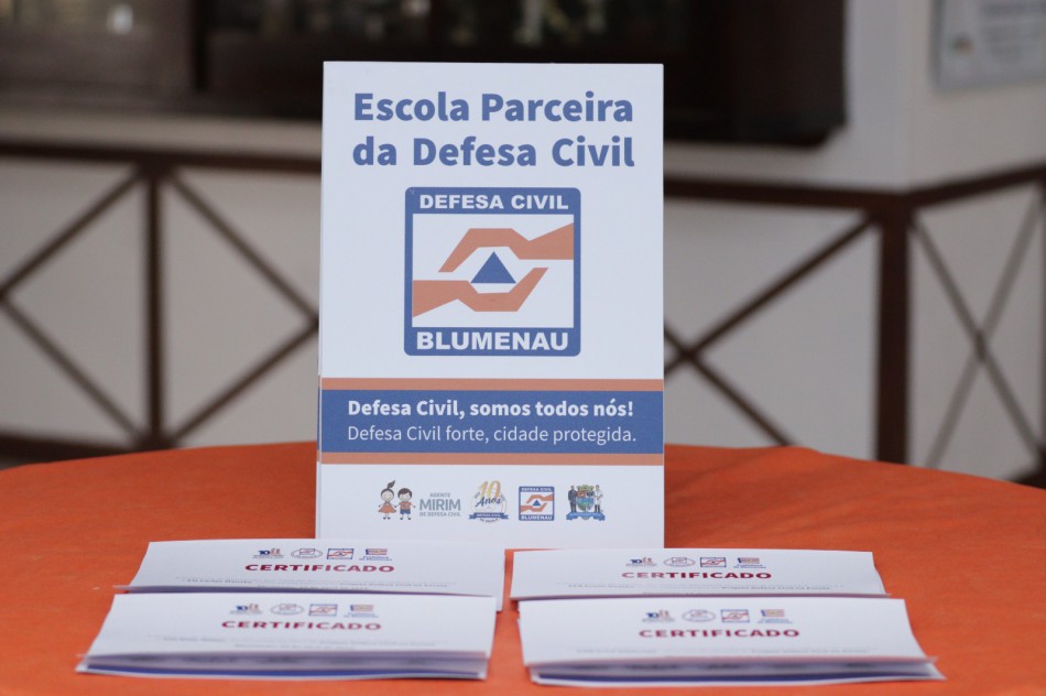 Estudantes do Distrito da Vila Itoupava recebem certificados do Projeto Defesa Civil na Escola