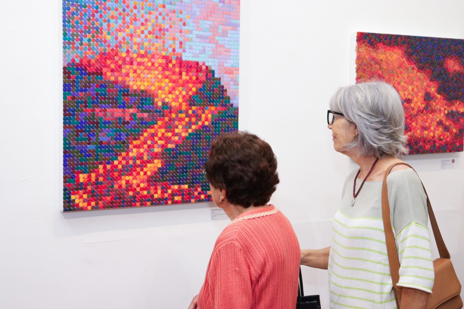 Abertura da 1ª Temporada de Exposições do MAB recebe público com cores, música e poesia