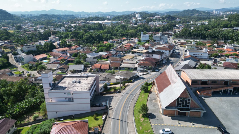 Prefeitura entrega nova Rua Johann Sachse, com mais segurança, mobilidade e com reforço no abastecimento de água