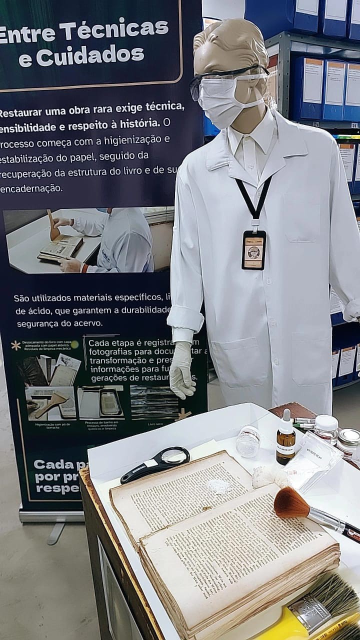 Arquivo Histórico realiza exposição de livros raros restaurados em 2025