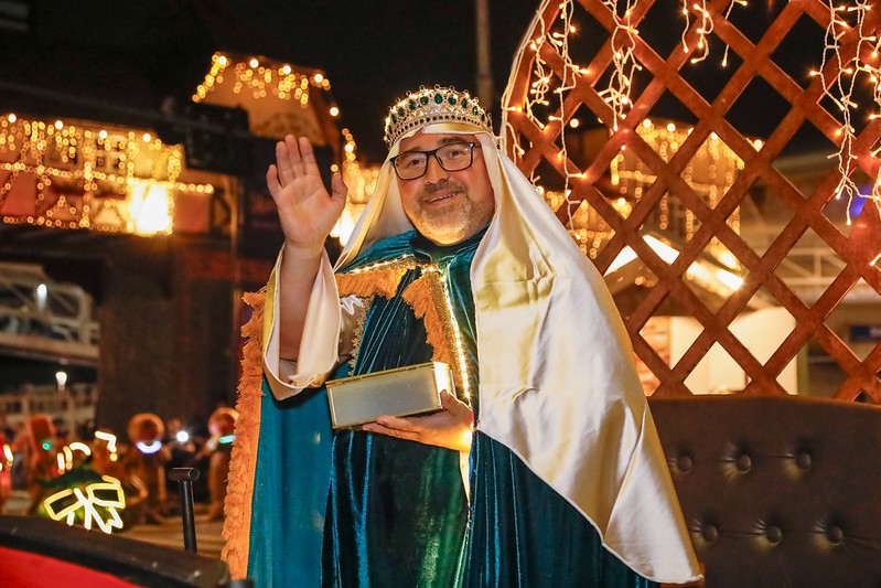 Penúltimo desfile de Natal encanta a Rua Alberto Stein neste sábado, dia 20