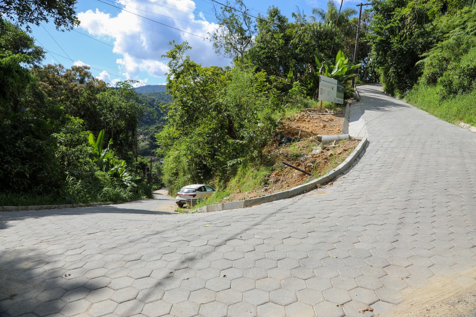 Prefeitura de Blumenau conclui obras na Rua Rodolfo Bretzke