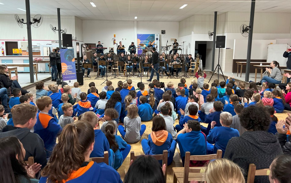 Banda Municipal leva concertos didáticos para cinco escolas do município em agosto
