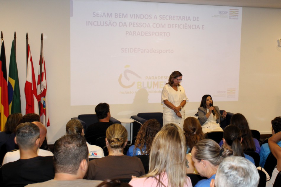 Programa Paradesporto de Blumenau abre ano letivo com encontro de professores