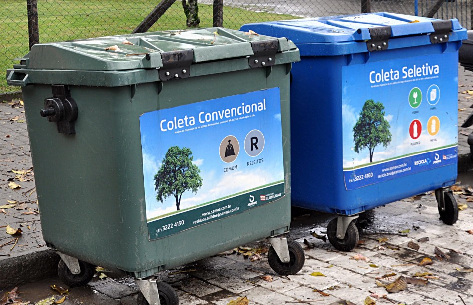 Blumenau faz pesquisa sobre a experiência com a coleta de lixo