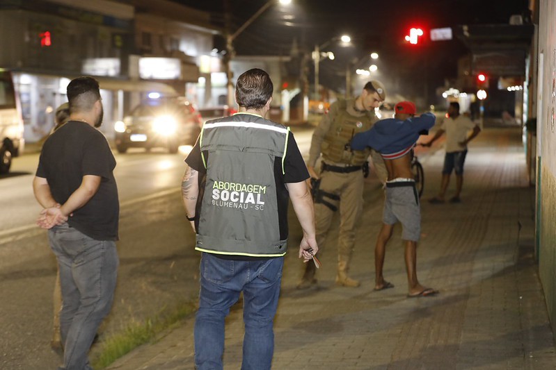 Prefeitura de Blumenau intensifica abordagem social com operação noturna integrada