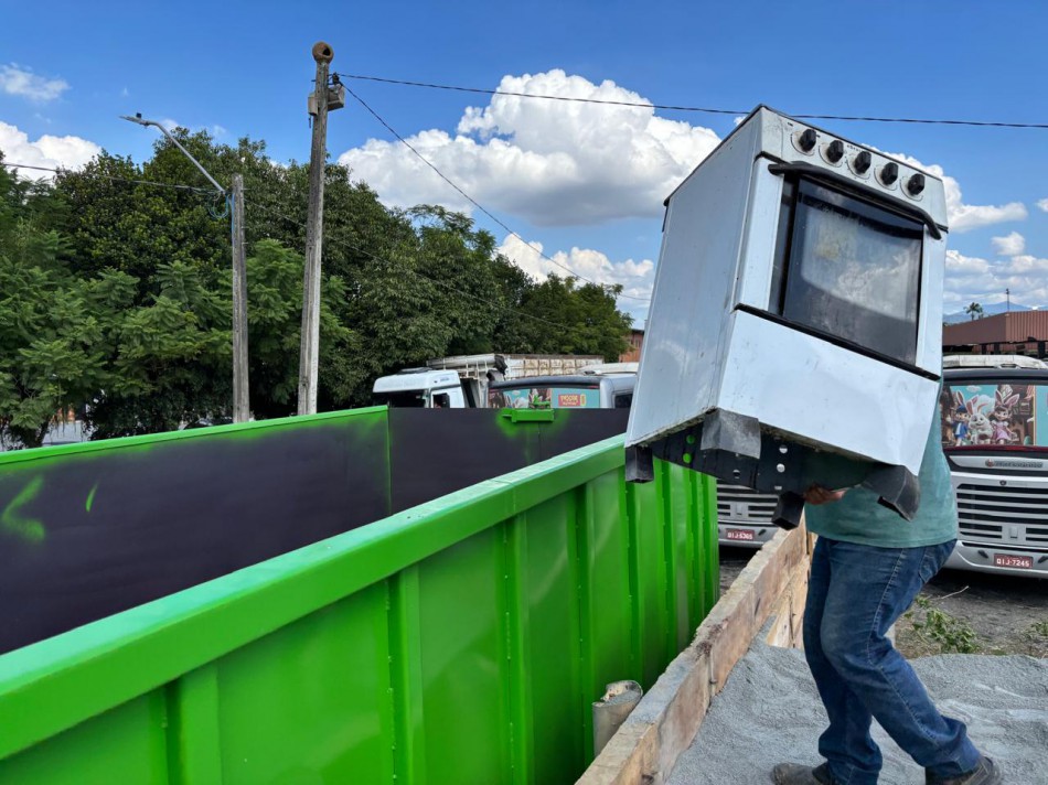 Novo ponto de descarte correto de móveis e eletrodomésticos de Blumenau registra 35 toneladas no primeiro mês