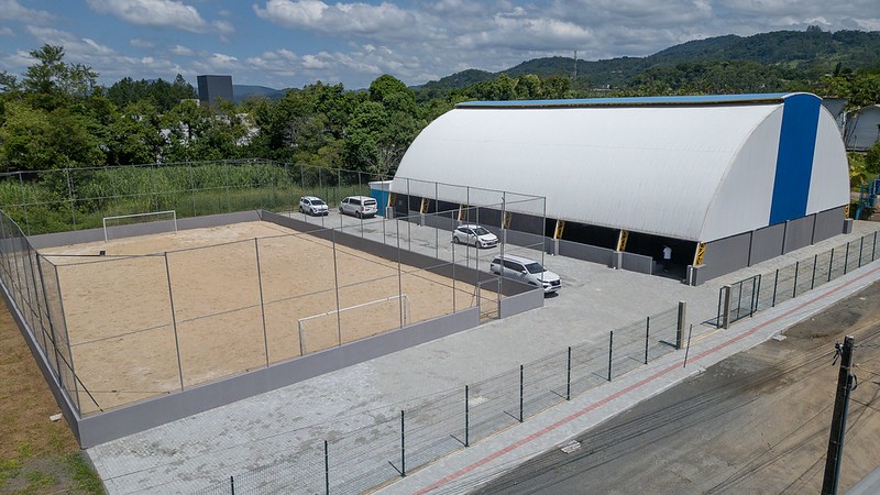 Prefeitura de Blumenau entrega duas quadras na EBM Bilíngue Profª Nemesia Margarida nesta quinta-feira, dia 19