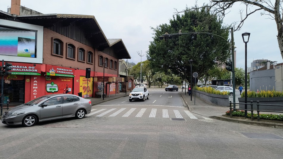 Prefeitura conclui testes e decide manter Rua Professor José Ferreira da Silva aberta em tempo integral
