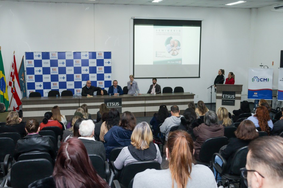 Seminário discute a proteção e valorização da pessoa idosa em Blumenau