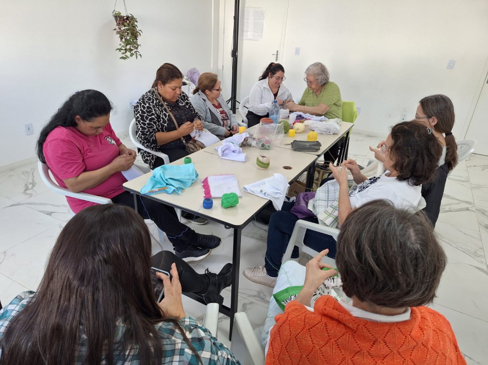 Oficina de crochê ensina novas habilidades para usuárias do Cras da Velha