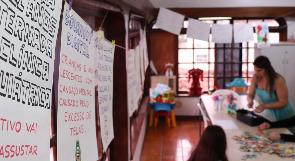 Secretaria de Saúde promove exposição gratuita sobre saúde mental e os impactos das telas na infância e juventude