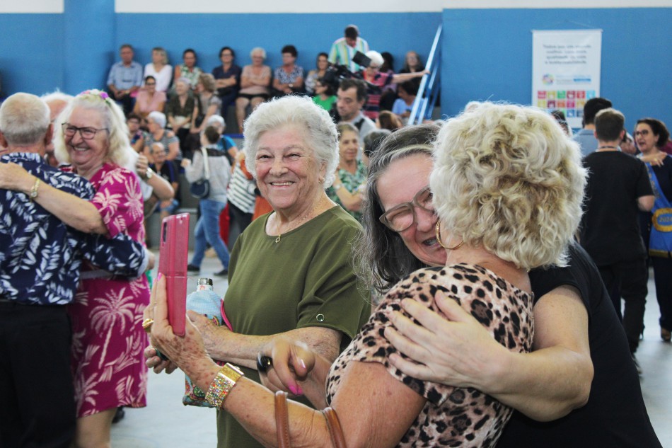 Pró-família comemora Dia das Mães com homenagens e anúncio de novos vestiários