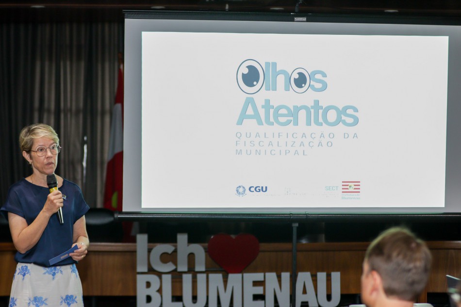 Prefeitura de Blumenau lança projeto Olhos Atentos para fortalecer a fiscalização de contratos públicos
