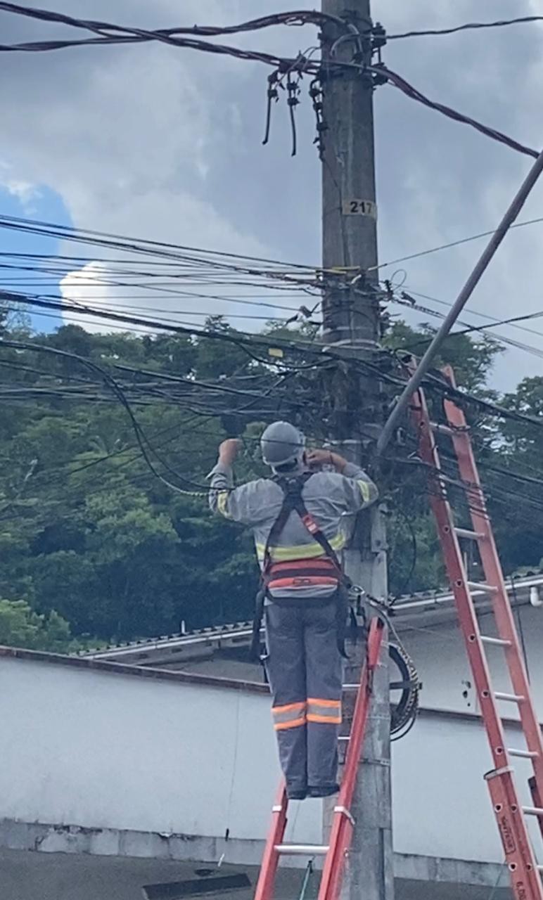 Procon de Blumenau continua com o Programa Limpa Fios na cidade