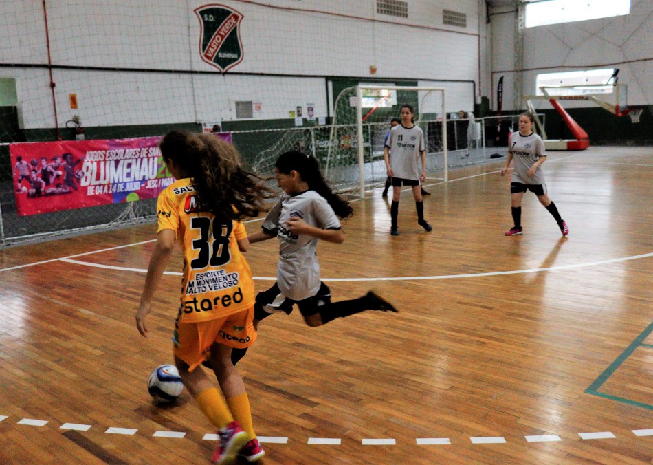 EBM Francisco Lanser representa Rede Municipal de Blumenau no futsal feminino do Jesc