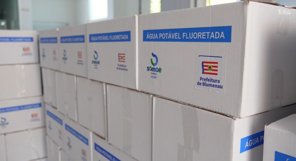 Blumenau envia água potável para vítimas das enchentes no RS