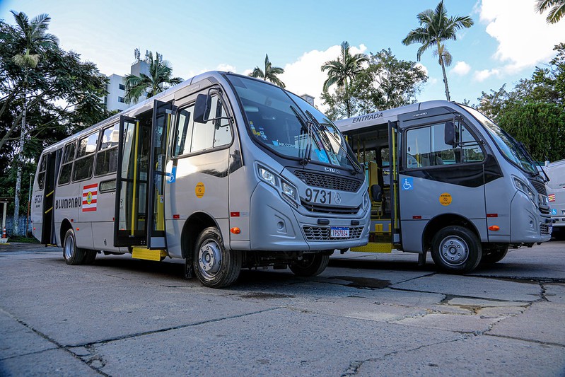 Blumenau recebe dois novos micro-ônibus e inicia mais uma renovação da frota do transporte coletivo