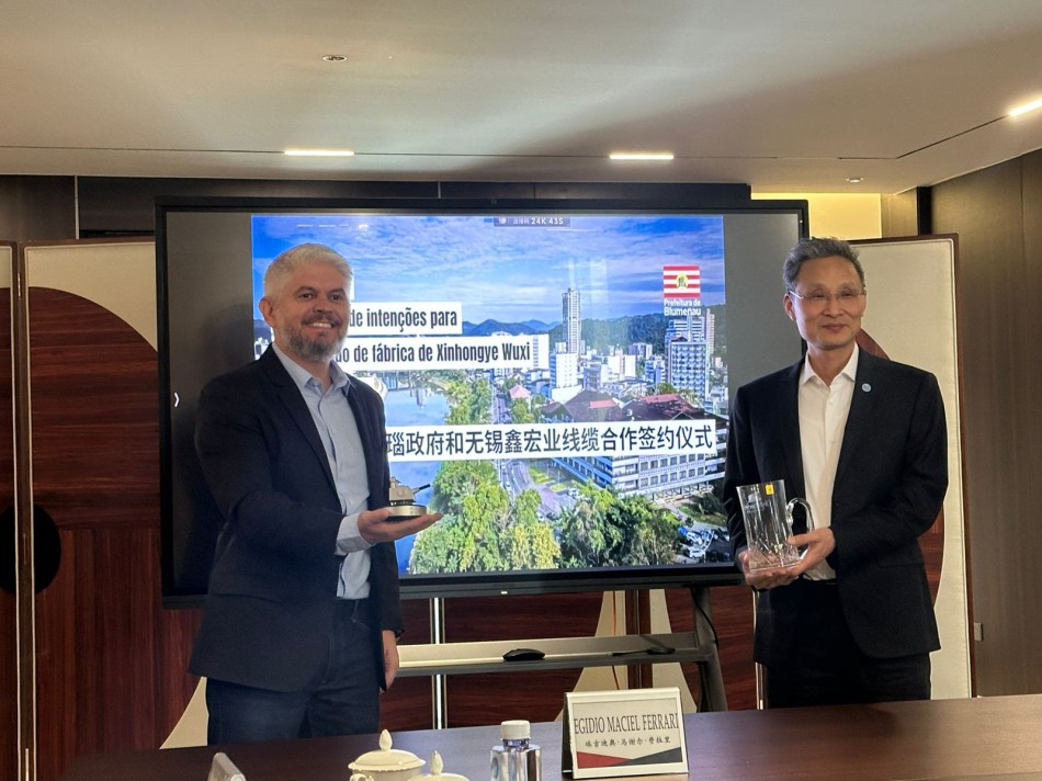Blumenau avança com empresa chinesa de tecnologia para carros elétricos
