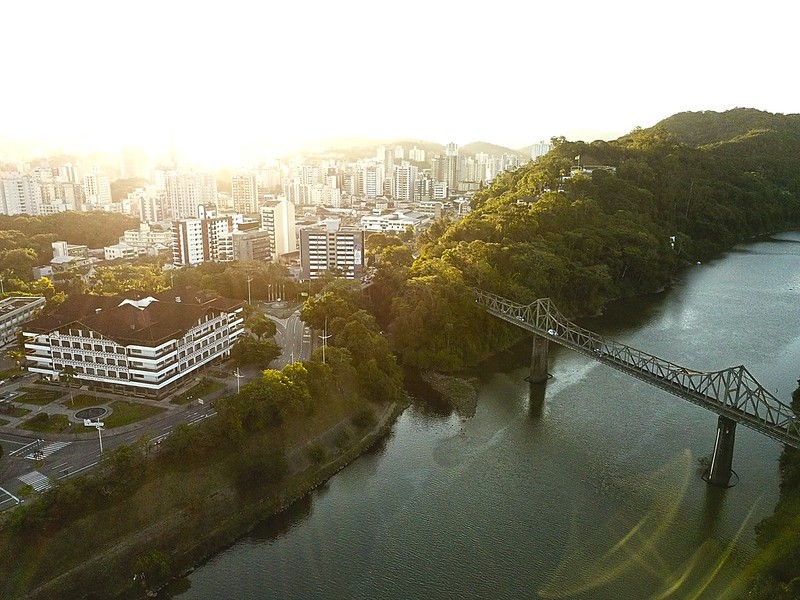 Blumenau está entre as 40 cidades que mais empregam no Brasil
