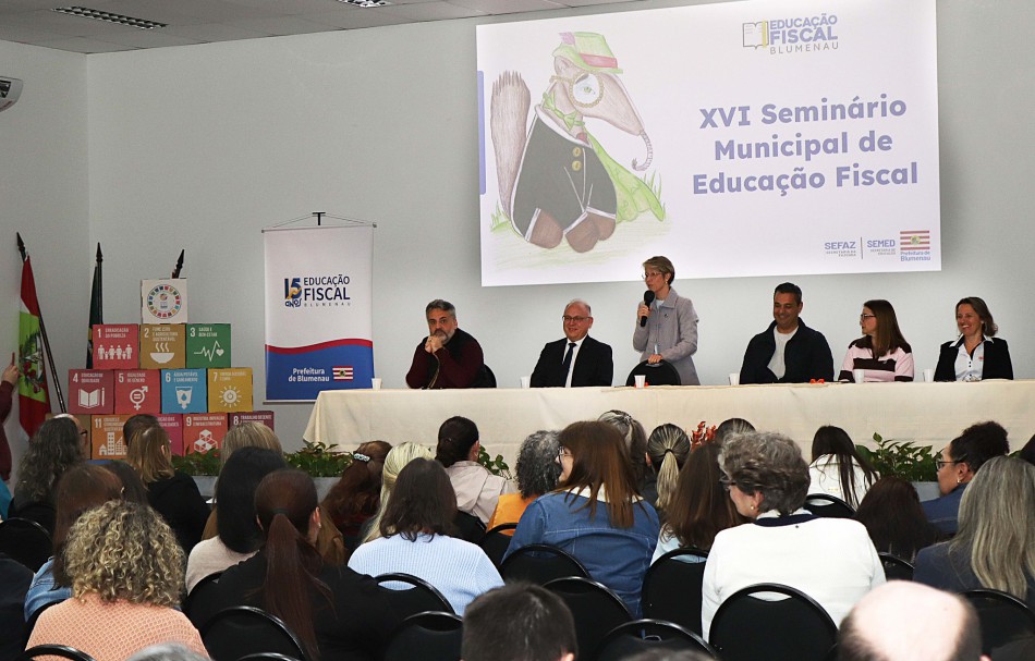 Blumenau realiza Seminário Municipal de Educação Fiscal e premia escolas vencedoras de gincana