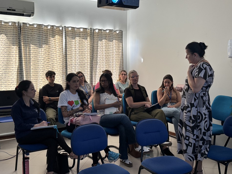 Prefeitura de Blumenau inicia série de encontros para capacitar profissionais sobre inclusão nas escolas e CEIs