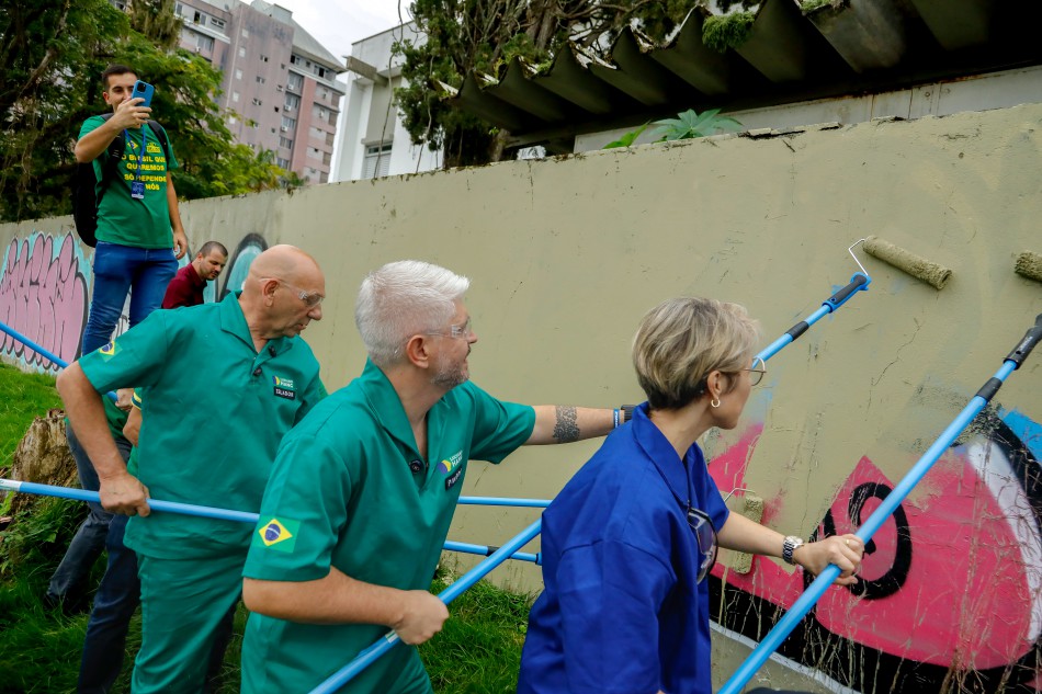 Ação no Centro de Blumenau reforça o combate à pichação em espaços públicos e privados