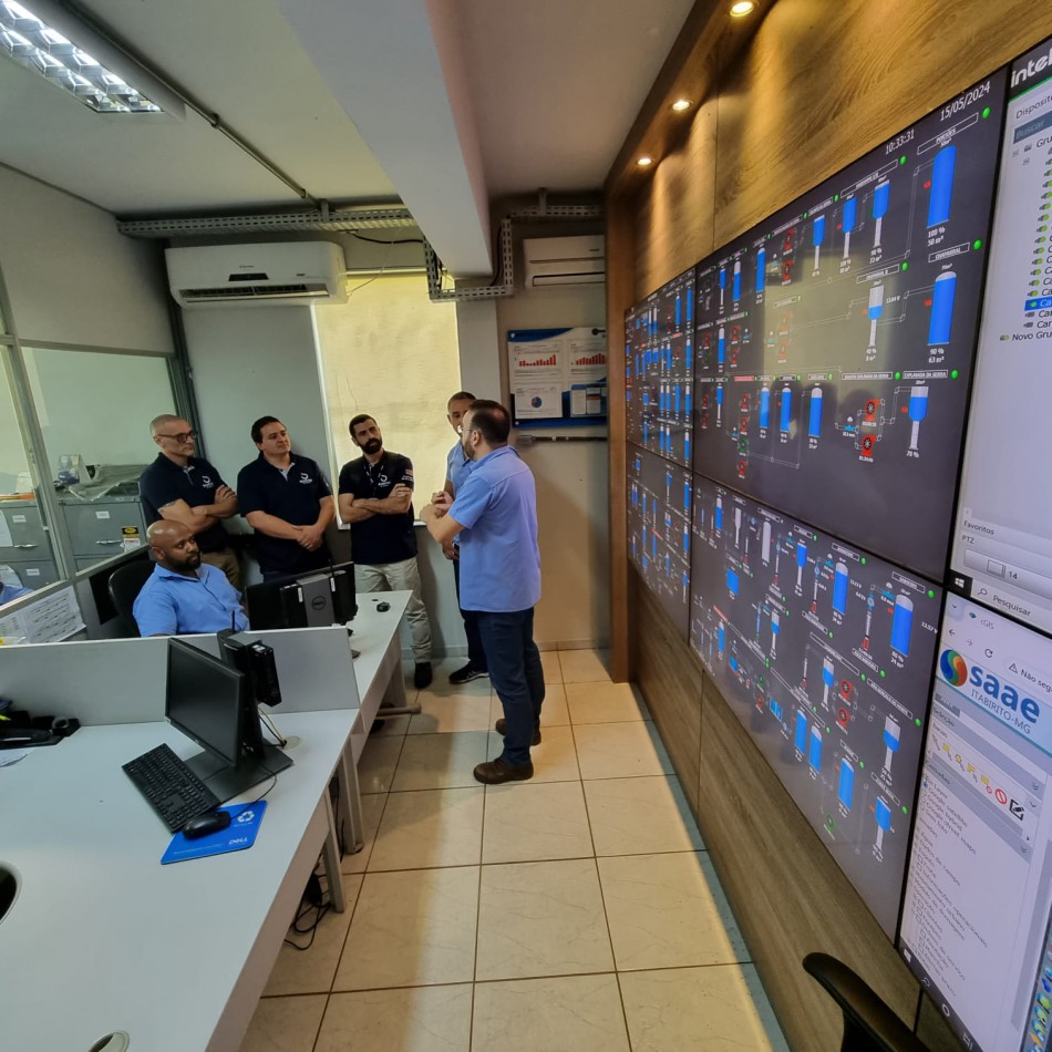 Servidores do Samae de Blumenau fazem visita técnica a cidade mineira para conhecer central de operações