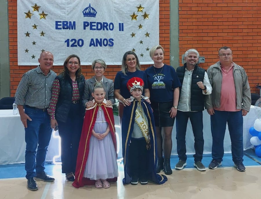 Escola Pedro II celebra 120 anos com festa e lançamento do hino oficial
