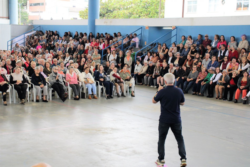 Festa de Dia das Mães reúne mais de 700 pessoas na Pró-Família