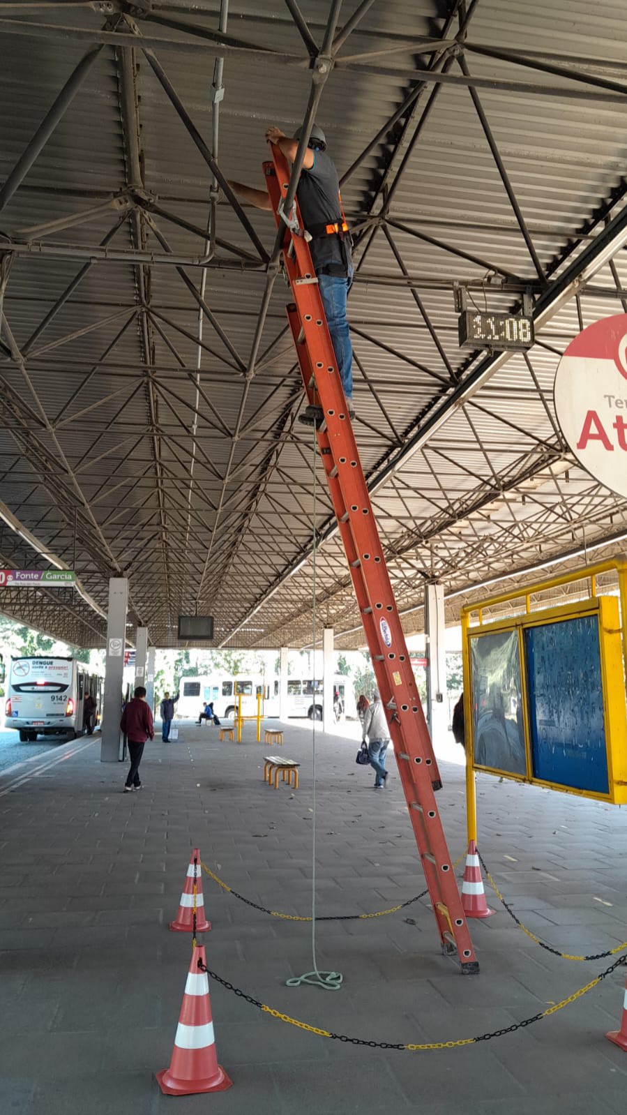 Prefeitura inicia instalação de câmeras de segurança nos terminais de ônibus
