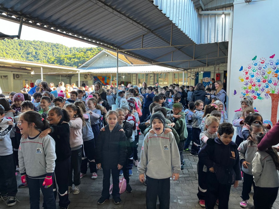 Estudantes de Blumenau participam do Dia do Desafio