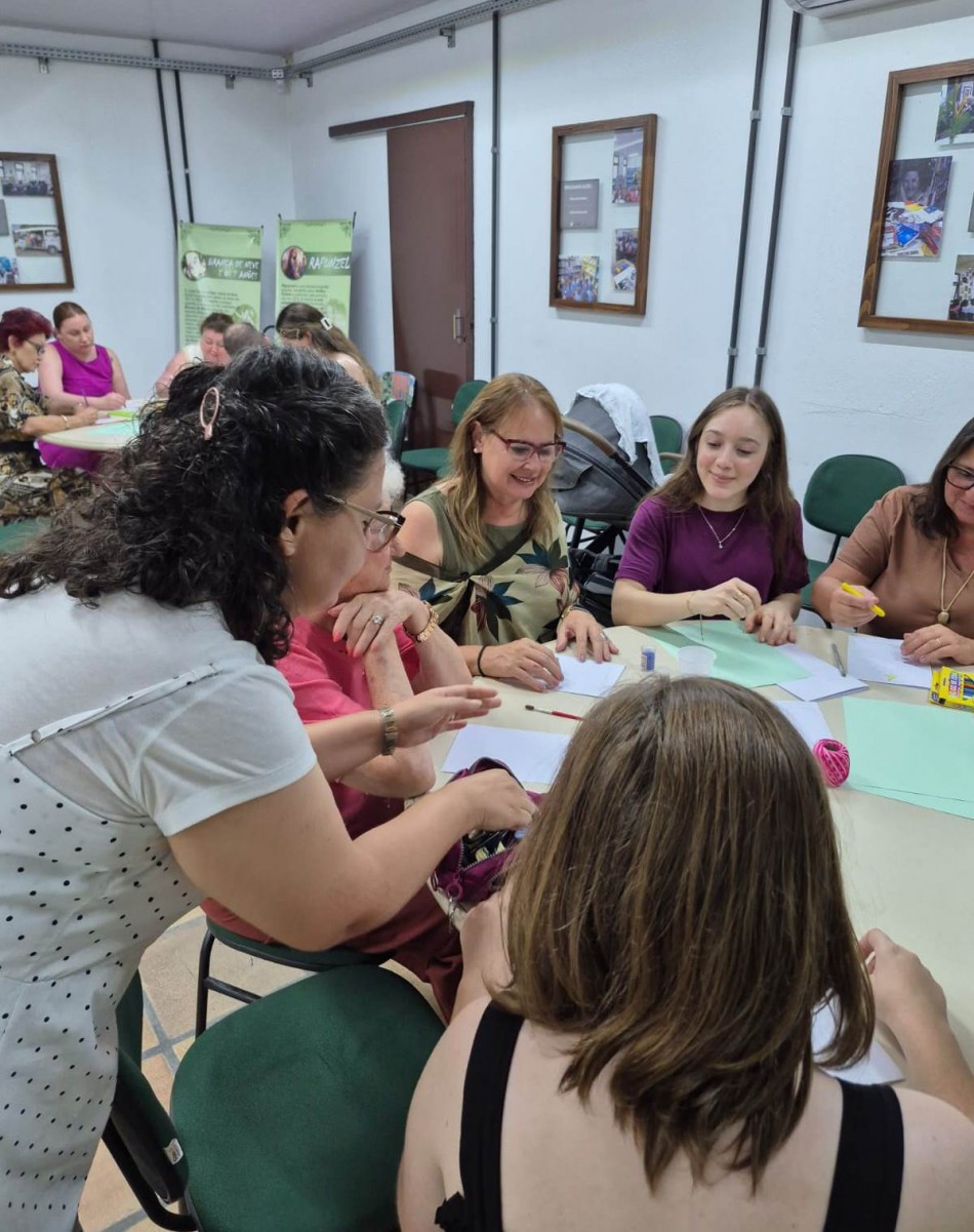 Participantes de encontros em alemão na Secretaria de Cultura encerram o ano em clima de Natal