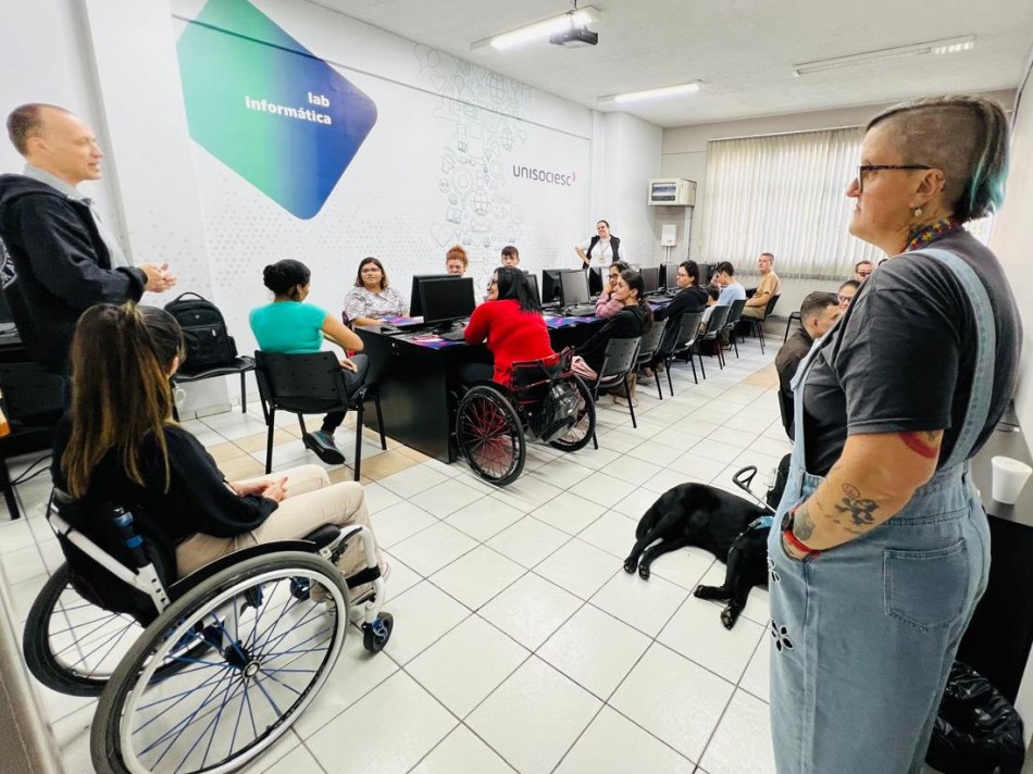 Blumenau abre inscrições para curso de informática para pessoas com deficiência