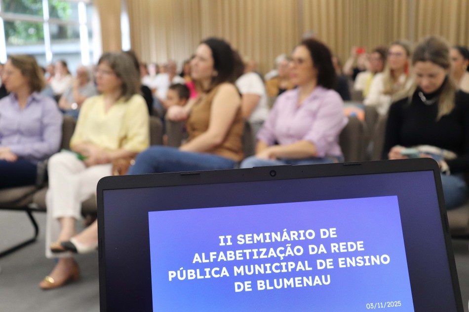 Prefeitura promove evento para debater a alfabetização e a educação em diferentes contextos