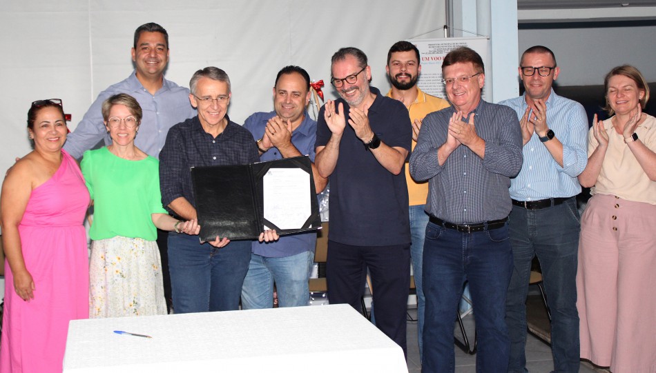 Prefeitura de Blumenau oficializa doação do Espaço Olga Karsten e anuncia nova praça no bairro Testo Salto
