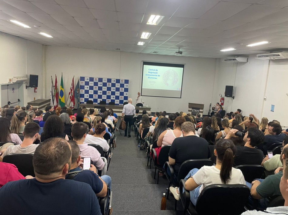 Blumenau reforça atenção à gestante com capacitação sobre o pré-natal