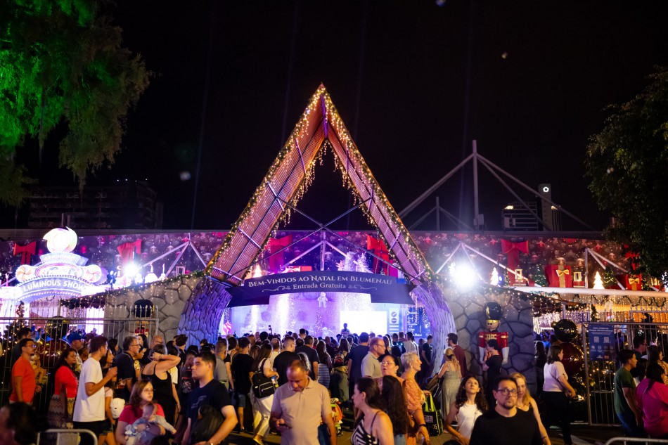 Pesquisa mostra que Natal em Blumenau 2025 tem recorde de aprovação do público