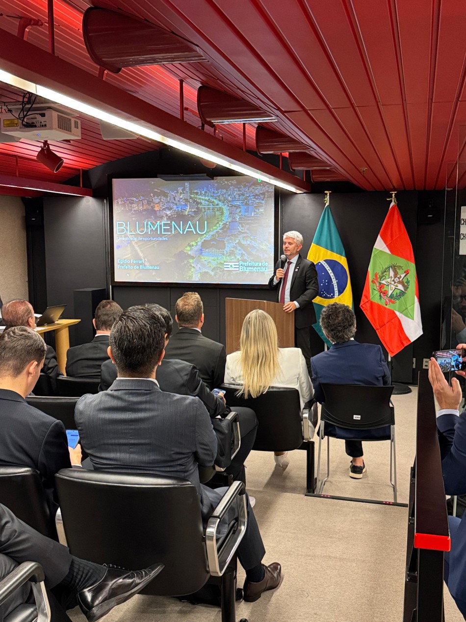 Prefeito Egidio Ferrari apresenta Blumenau a investidores japoneses durante o SC Day em Tóquio