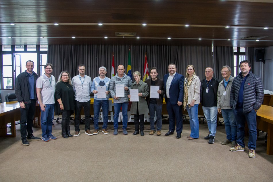 Moradores do Loteamento Volpi recebem a certidão de regularização fundiária