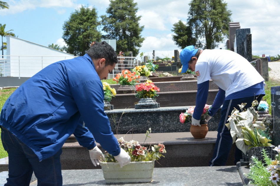 Cemitérios de Blumenau recebem ação de combate à dengue