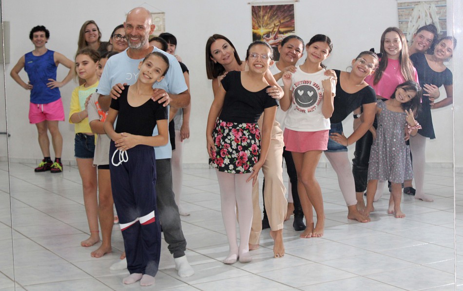 Crianças e adolescentes levam familiares para oficinas na Pró-família