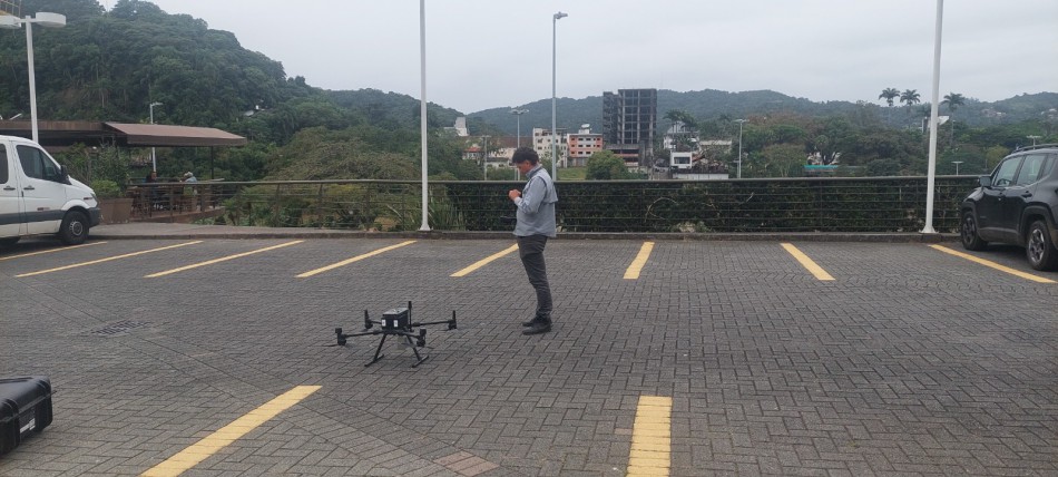 Topografia do Morro do Aipim avança com levantamento por drone