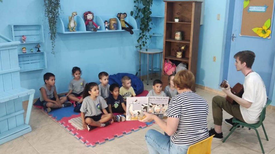 Biblioteca Ambulante circula pelas escolas da Zona Norte