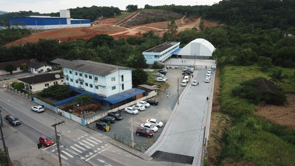 EBM Friedrich Karl Kemmelmeier é contemplada com nova quadra de esportes