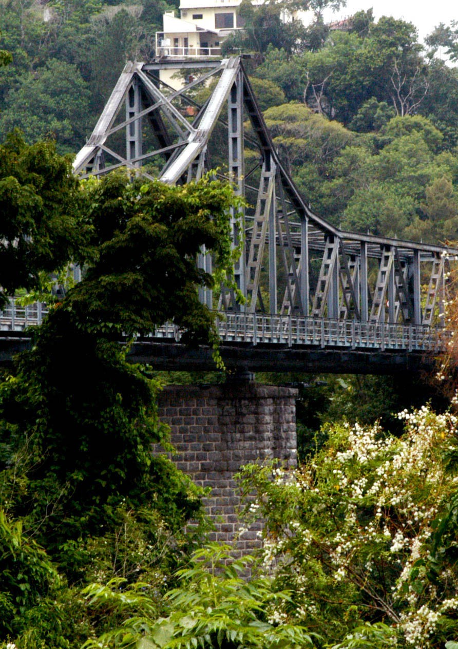 Ponte de Ferro será interditada neste domingo para montagem do Natal em Blumenau
